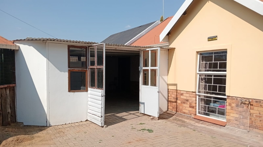 4 Bedroom Property for Sale in Pellissier Free State